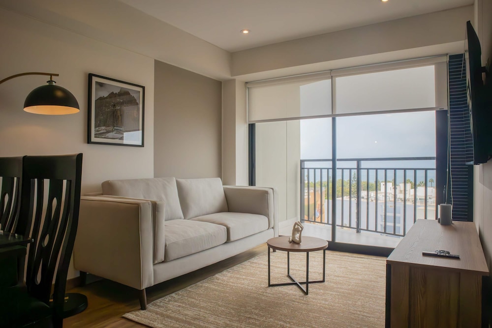 w Beautiful 3BR w Balcony in San Isidro