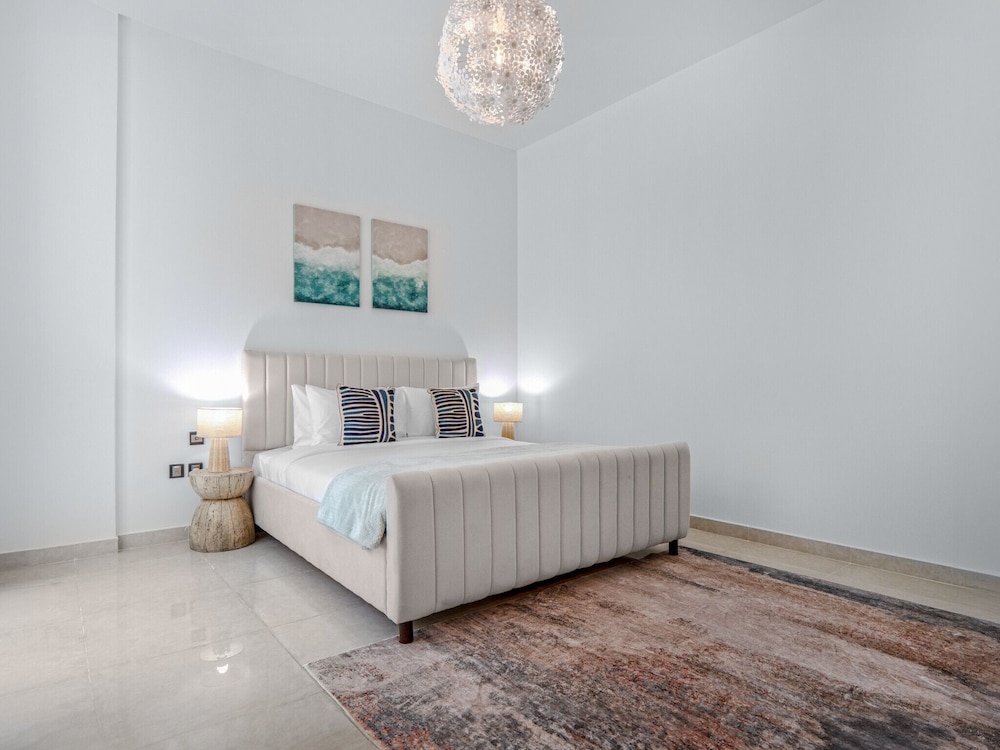 Easygo-upgraded 1bdr Polo Residence