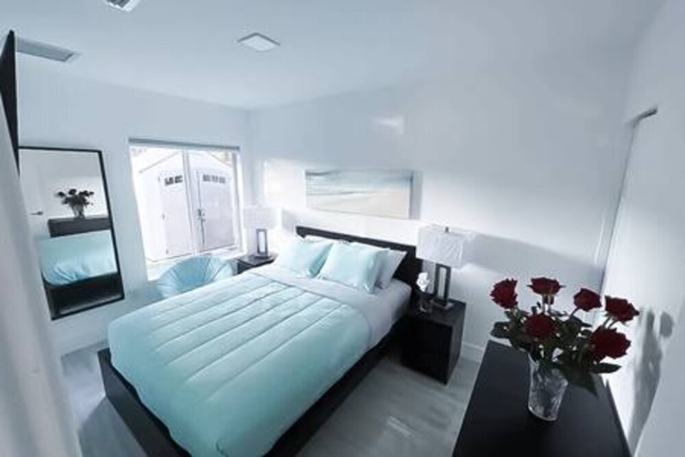 Modern Lux Home 3BR 2BA With Heated Pool