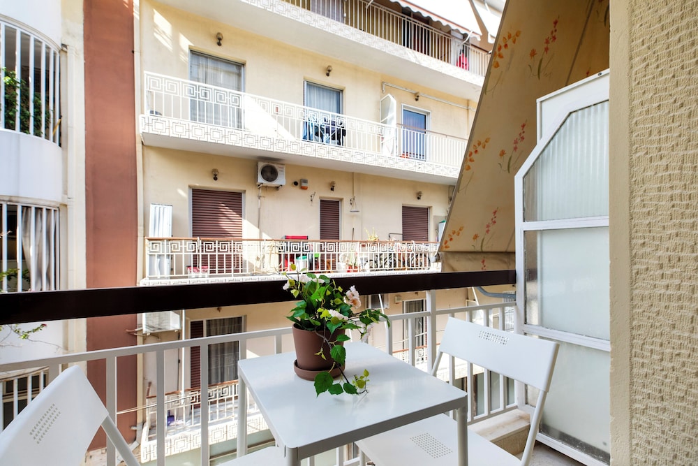 Les Nuances de Blue 1-BR Apt in Athens