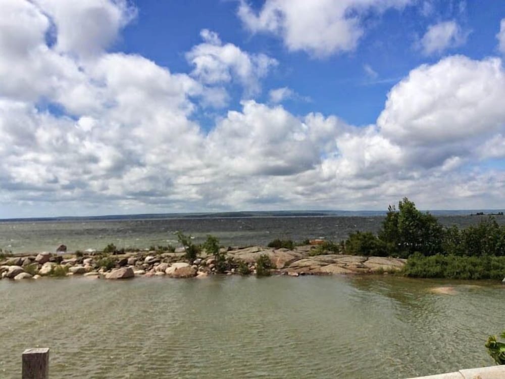 Bruce Bay Cottages & Lighthouse