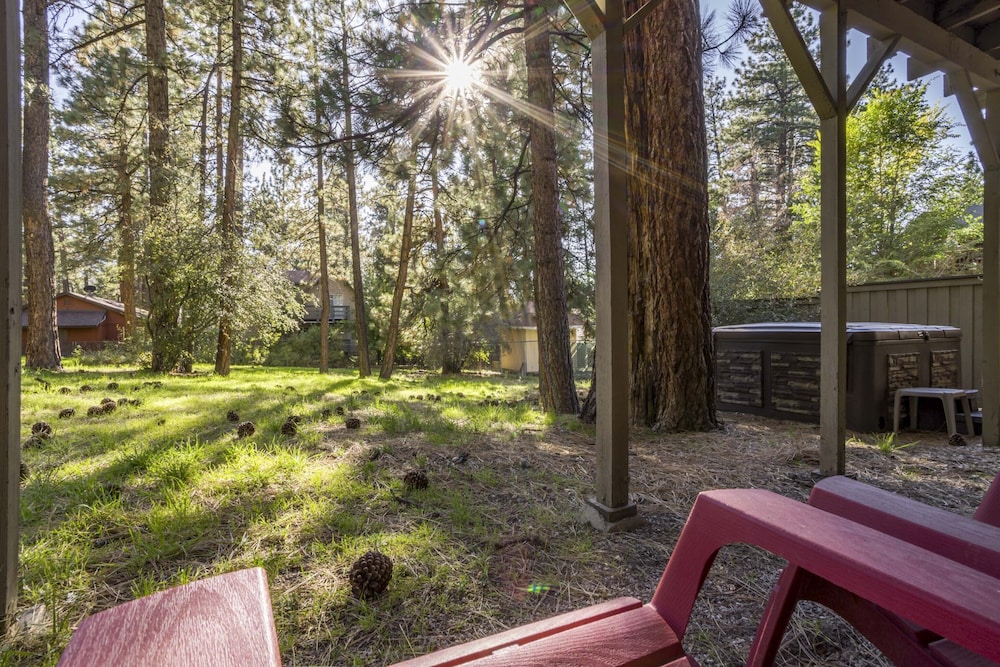 1 Mi to Slopes: Big Bear Ski Haven w/ Hot Tub