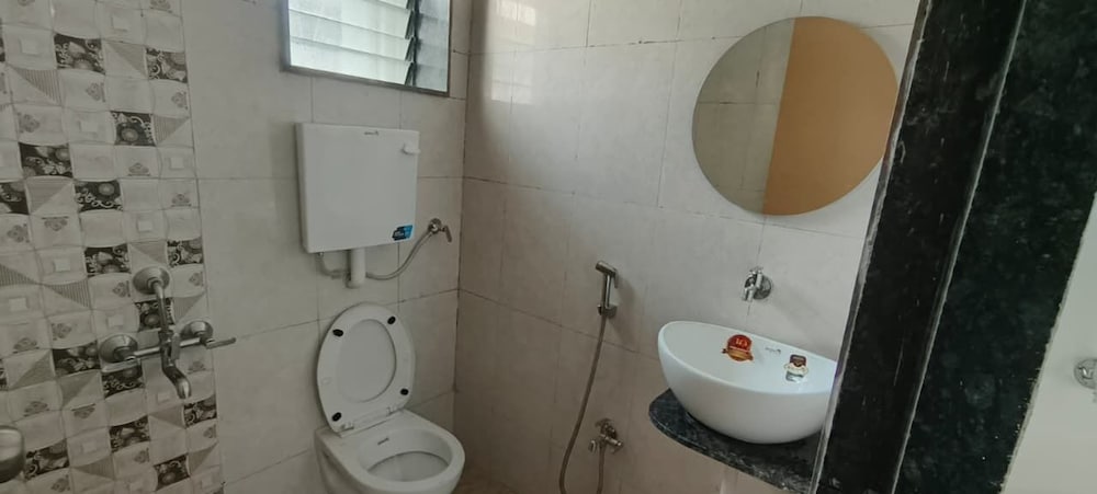 Royal Night Guesthouse - Daman