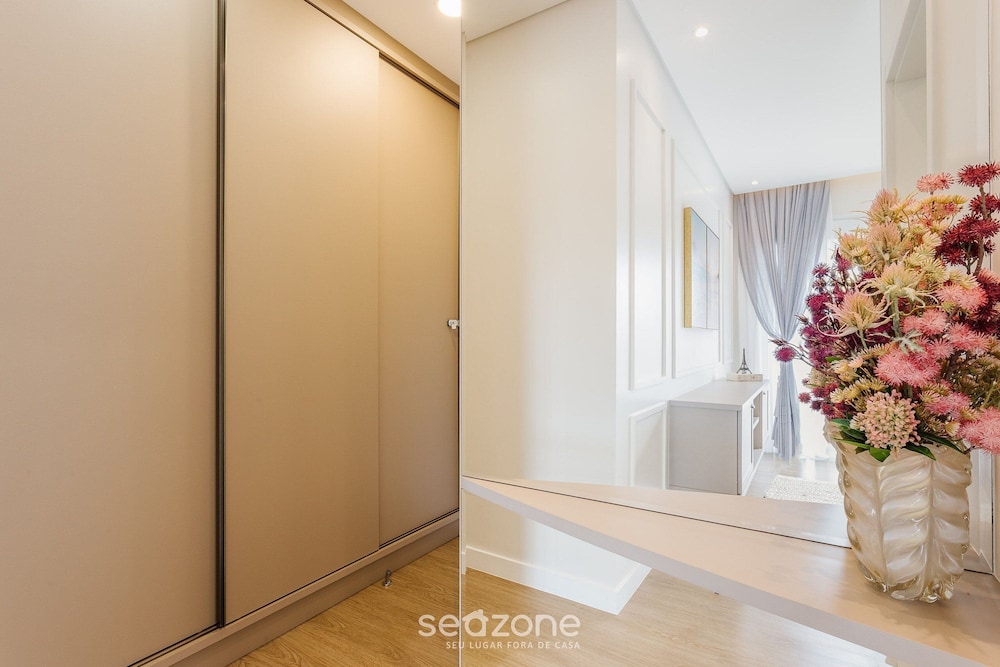 Apartment w/ Pool, 85m From Beach in Jurere Ptj203