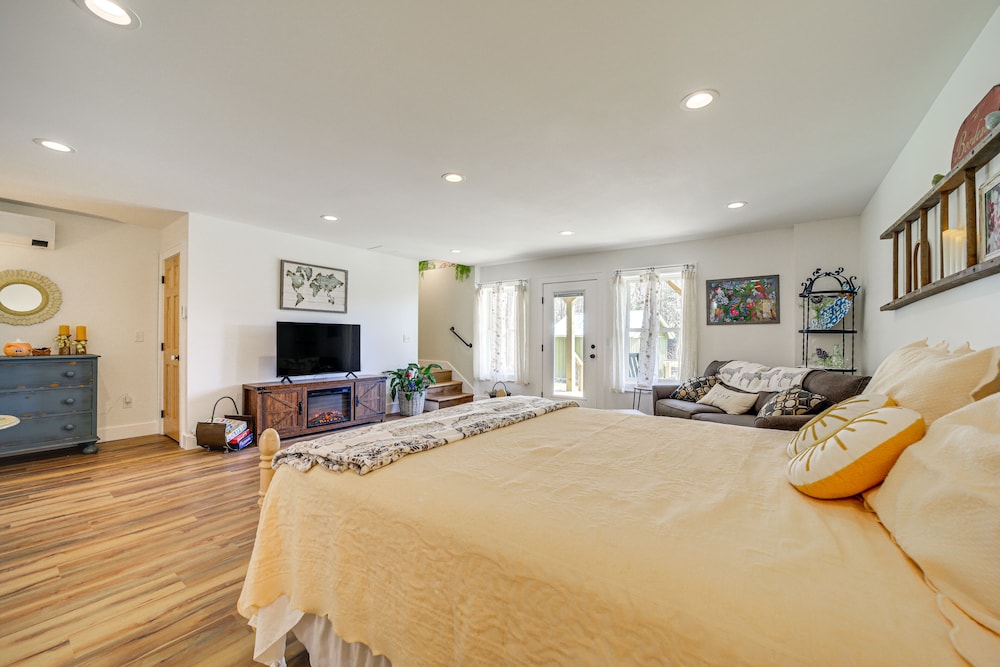 Serene Canton Vacation Rental w/ Mountain Views view 5