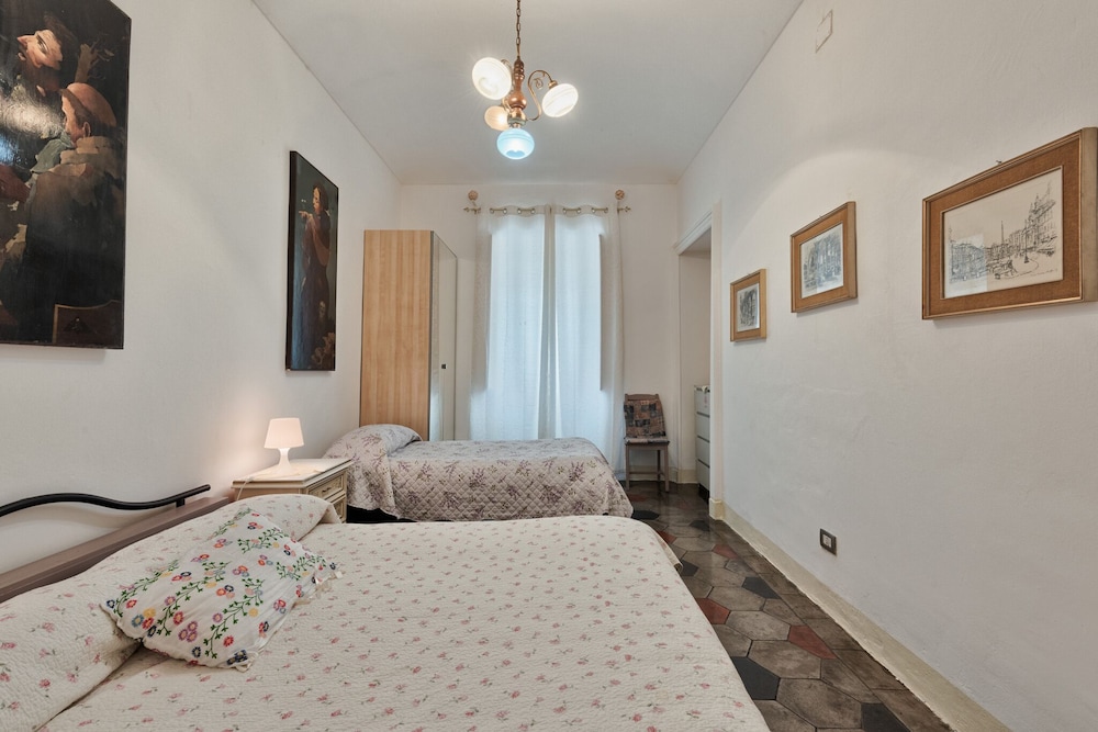 Porta Nuova Roomy Flat view 4
