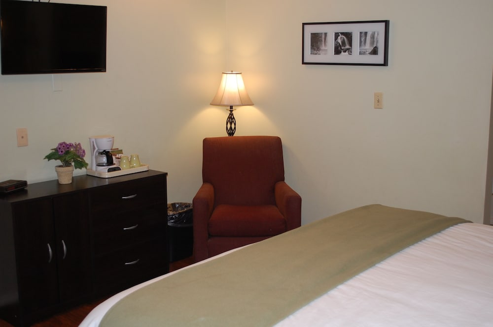 Bishop Vacations - El Rancho Motel - Property Image 10