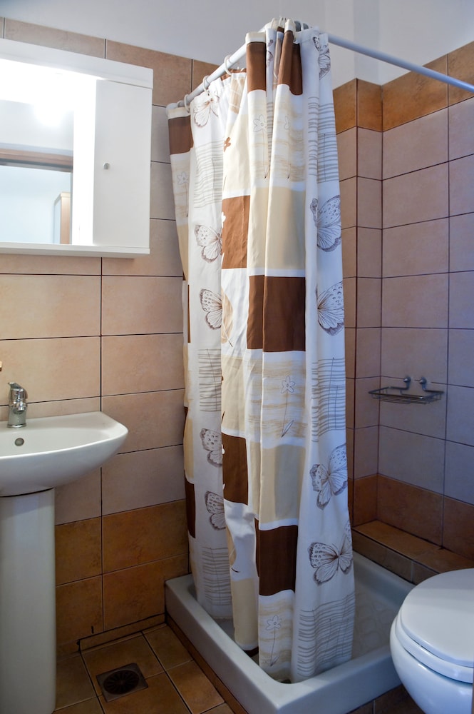 Kamares House Apartments & Studios
