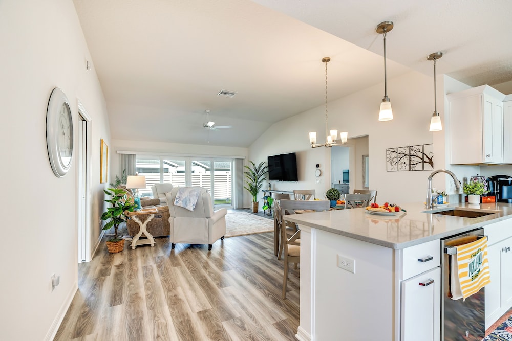 The Villages Golf Escape: Home w/ Pool Access!