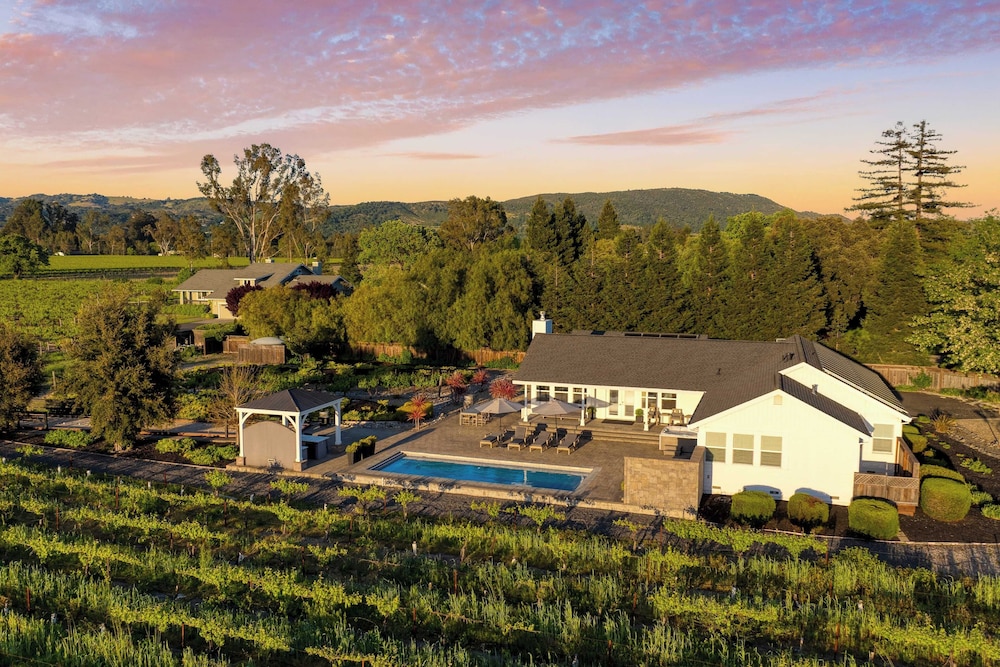 Chic Sonoma Oasis w/ Pool, Bocce, Hot Tub + Minutes to Downtown