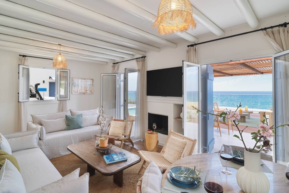 Moonlight Villas Seafront Private Estate