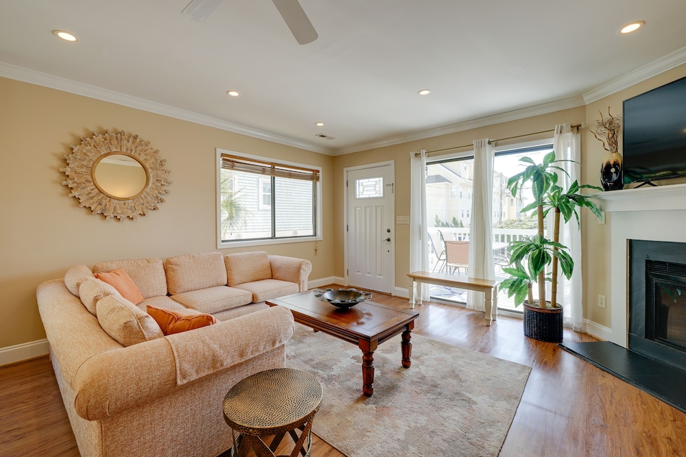 Condo w/ 2 Decks - Steps to Wrightsville Beach!