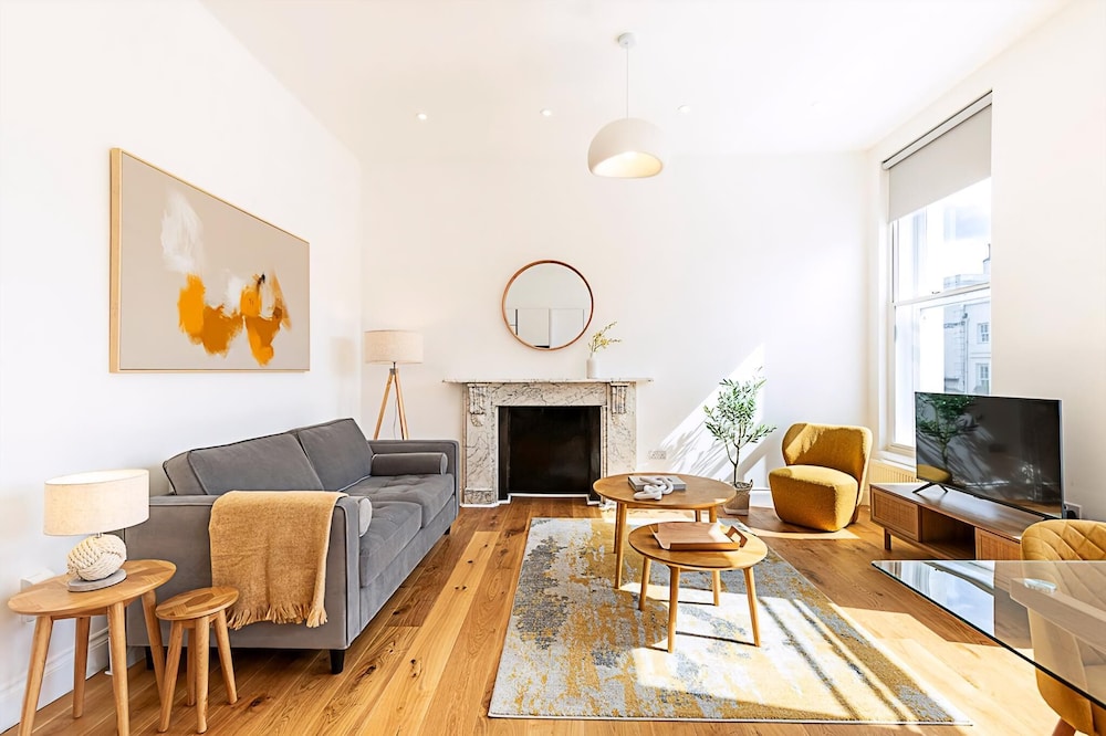 Urban Luxury in the Heart of Chelsea - King Bed!