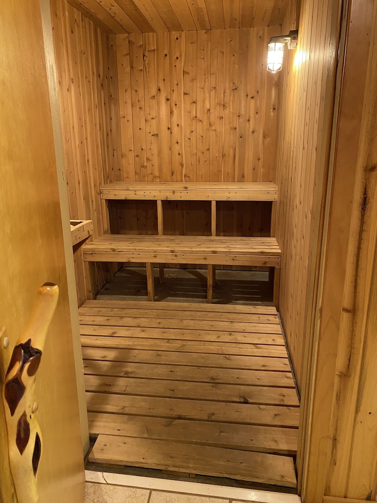 Gunflint Lodge & Outfitters