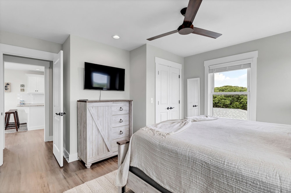 Oceanwatch Cottage by Topsail Realty