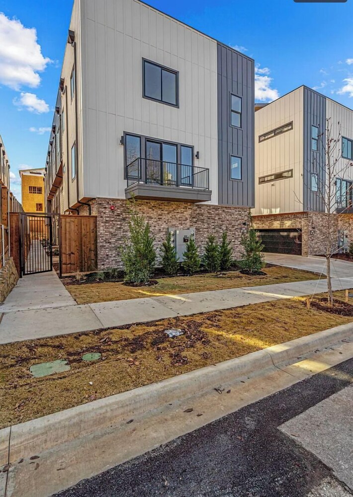 Landing Apartments - Downtown Dallas