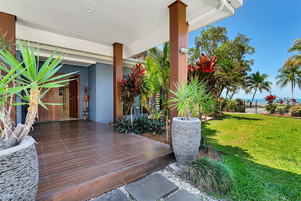 Reeflections Beachfront Holiday House