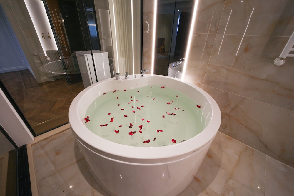 Gatto Suites & Residence