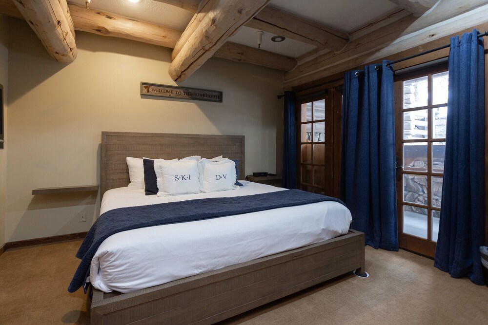 Pine Inn at Trail's End Lodge - Three Bedroom Residence with Den and Spa #5 3 Condo