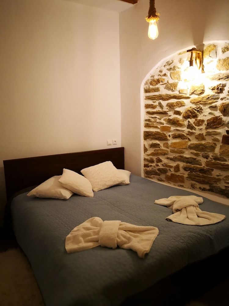 Effrosini Stonehouse Portaria