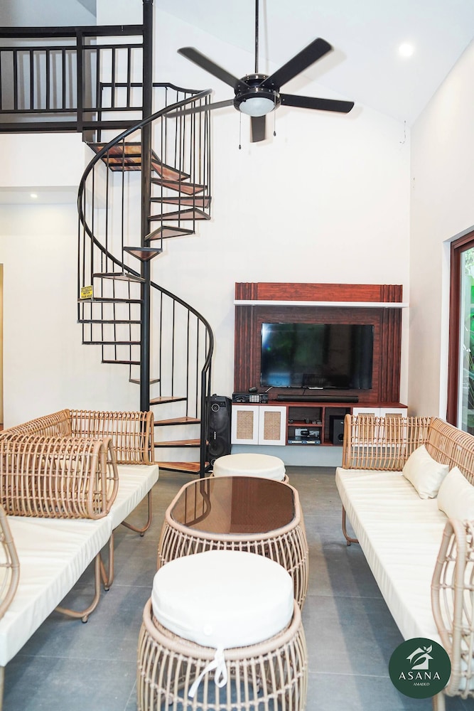 Modern Tropical 2BR Villa & Pool Retreat in Amadeo