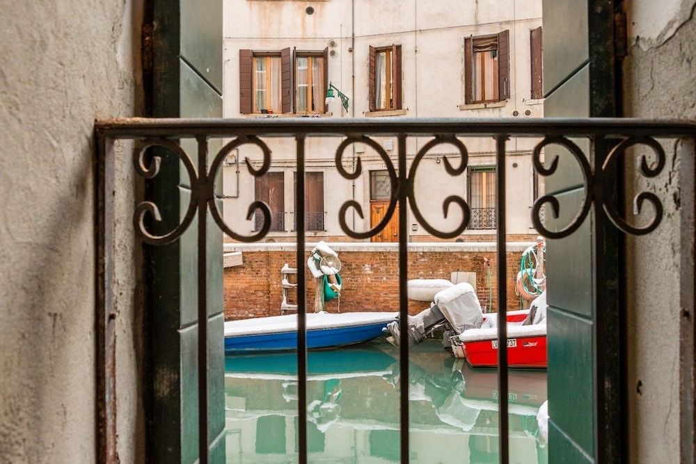 Venice Canal View Boutique Apartment