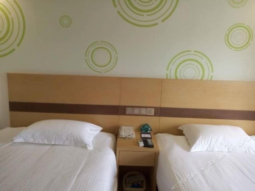 Ningbo Vacations - Greentree Inn Ningbo South Railway Station Express Hotel - Property Image 3