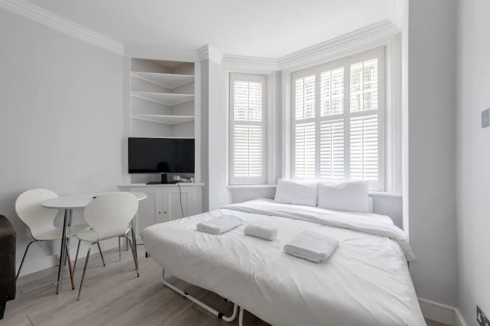 Fantastically Located 1BD Flat, Knightsbridge