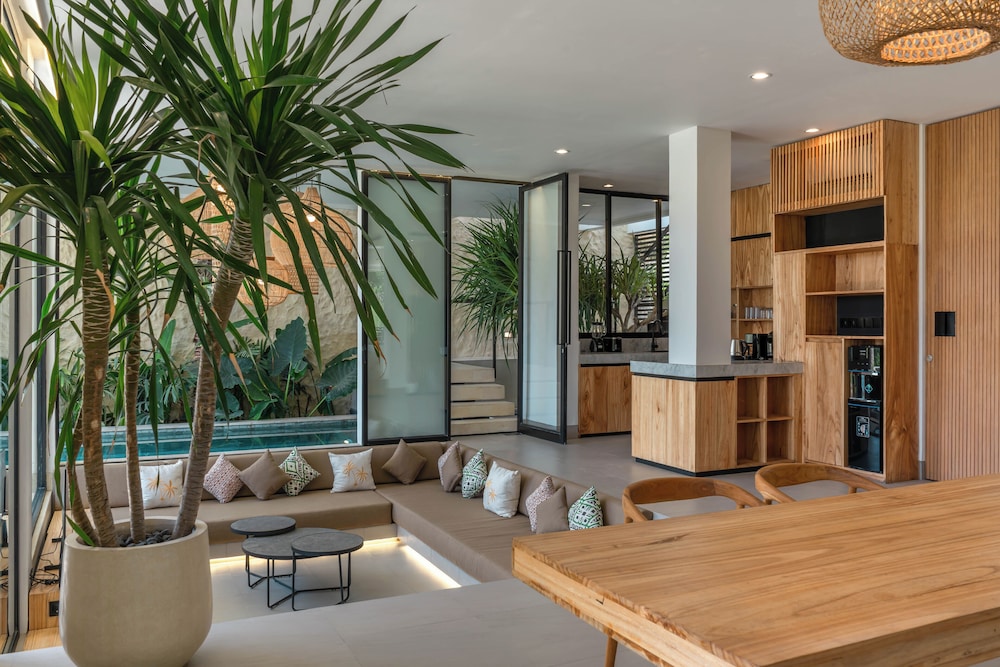 The Luminous Villa Uluwatu