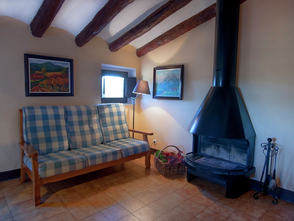 Cozy Cottage in Subirats With Swimming Pool photo 5