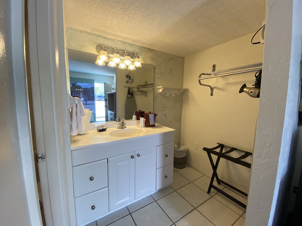 Bonita Beach Inn and Suites