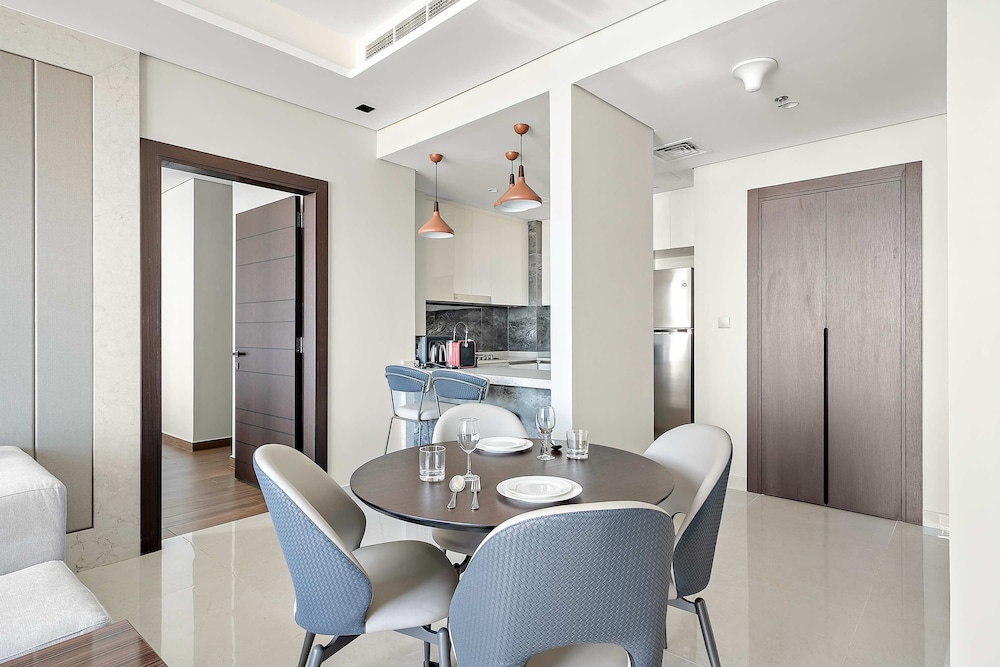Modern 1BR With Stunning Views in Business Bay