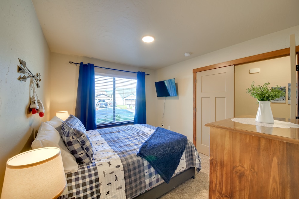 Pet-friendly Oldtown Retreat: Hot Tub  Kayaks! - Property Image 26