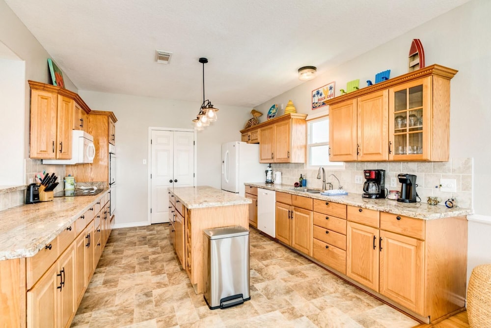 Beautiful House in Freeport on Deep Water Canal view 4