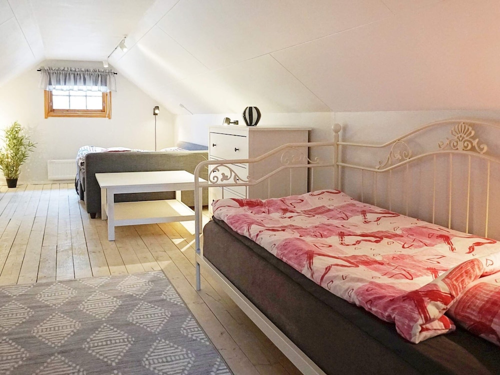 5 Person Holiday Home in Lindome, Sverige view 2