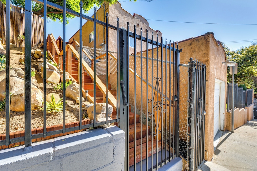 5 Mi to Dtwn Los Angeles: Apt w/ Outdoor Space!