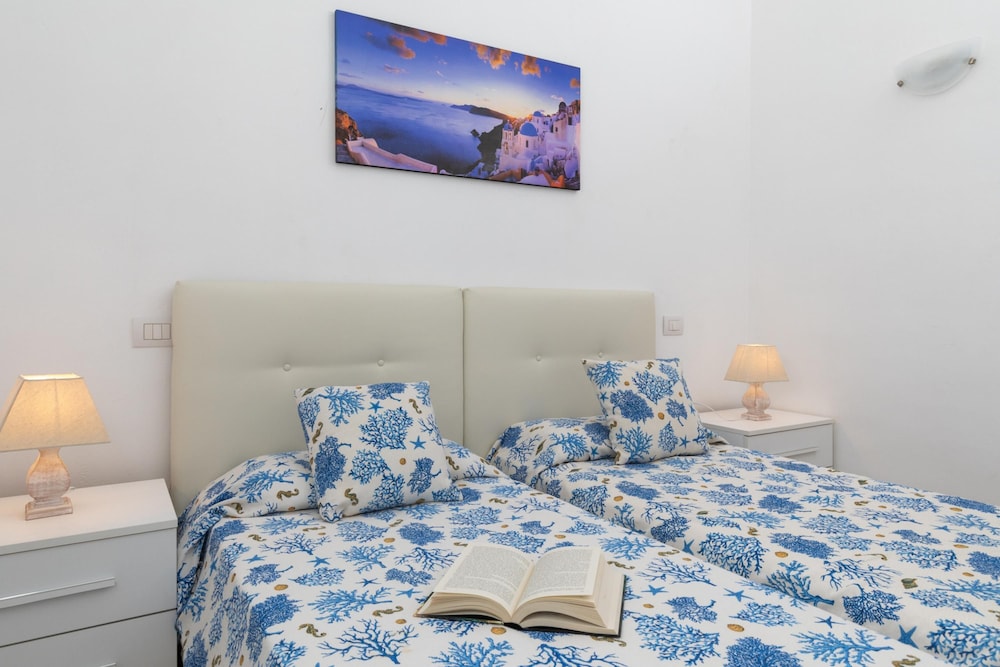 Anemone Apartment With Terrace by Wonderful Italy