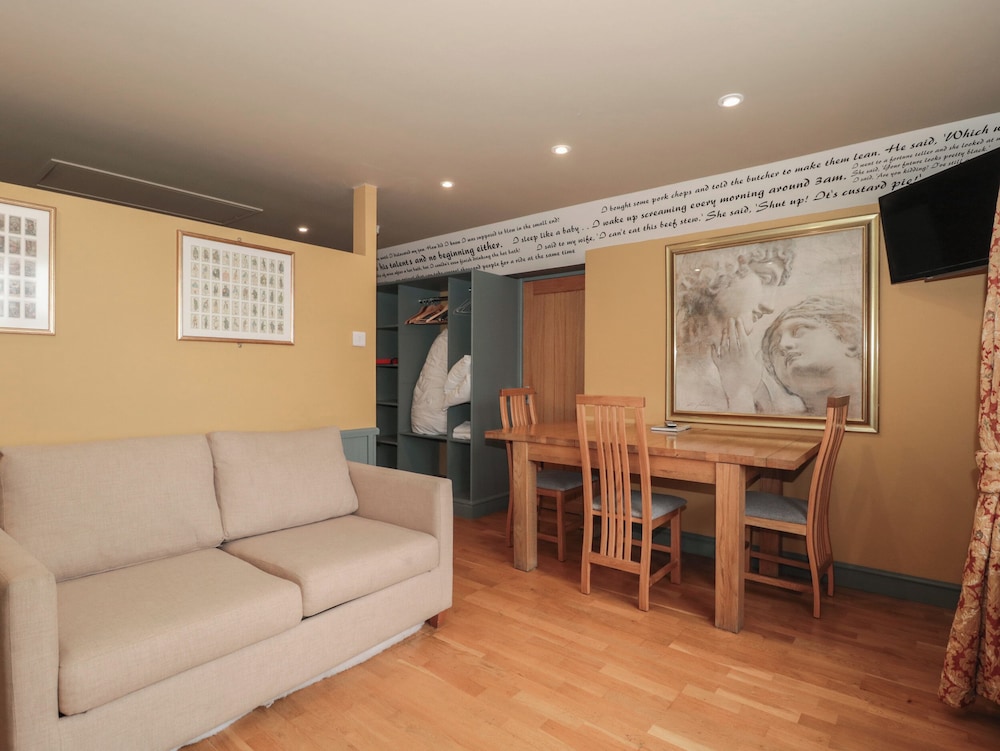 Suite 2