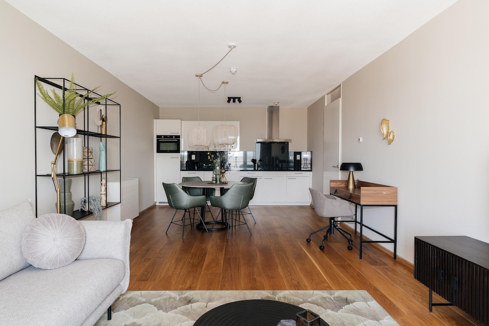 Lovely Apartment by the Beach