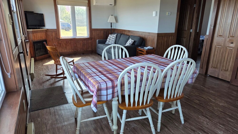 Motel & Chalets l'Acadien sur mer