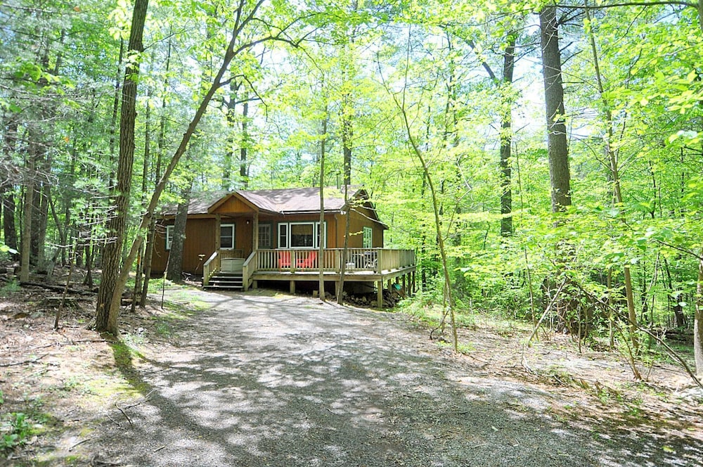 Cabin at Sleepy Creek - Charming Cabin view 3