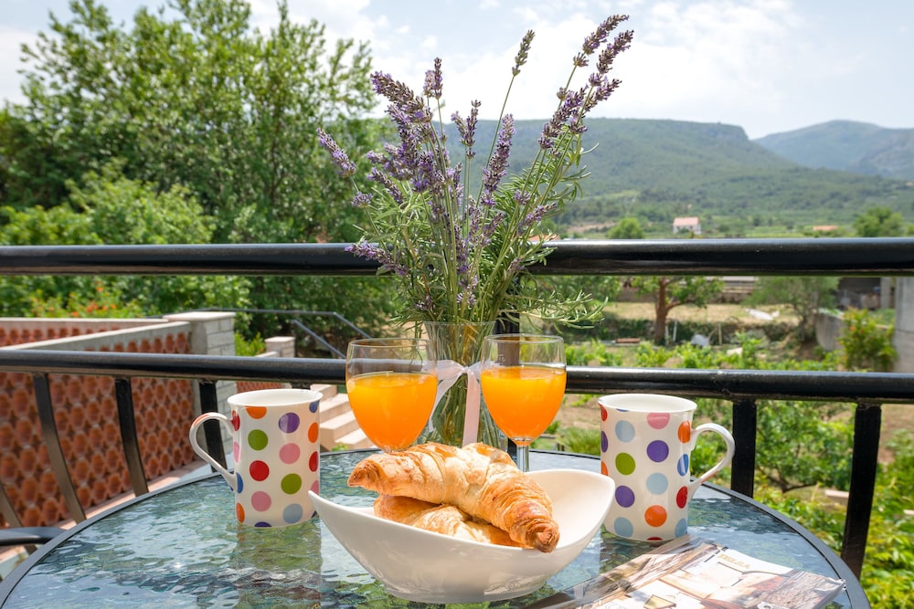 B&B Aurora en Jelsa — balance & terrace