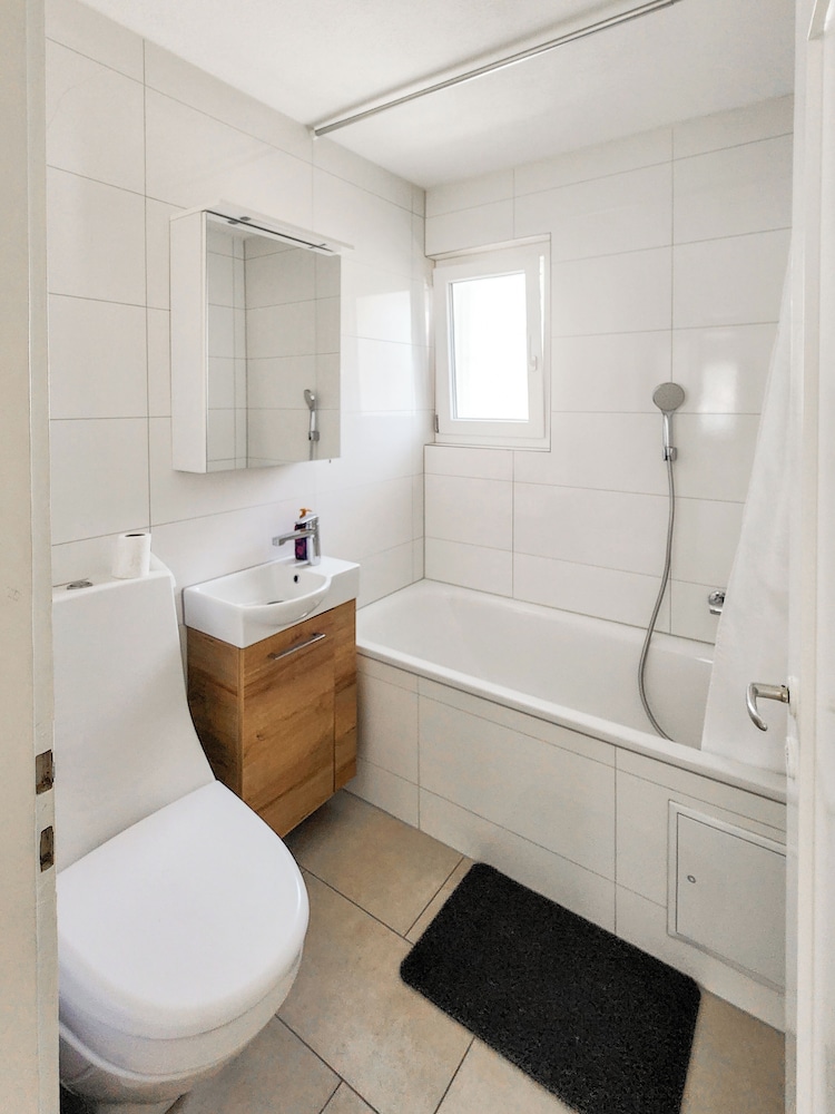 VK - VBD - Zurich Airport - Homestay - Villa Bassersdorf