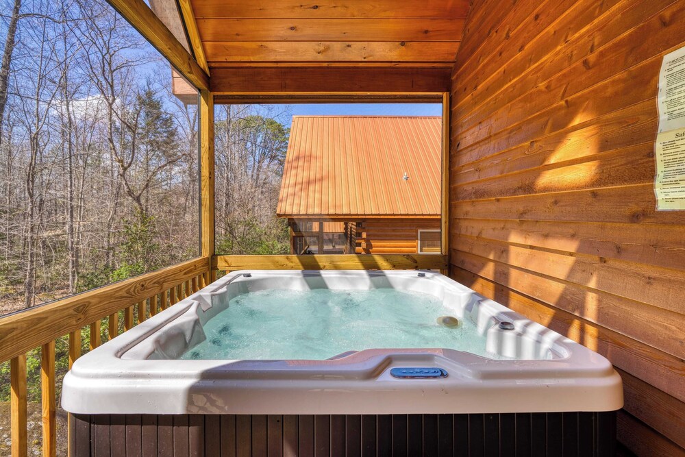 Hot Tub + Foosball Access to Pool, Tennis, Gym Chill'n in the Smokies