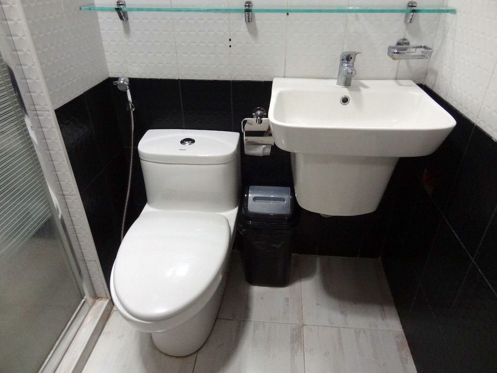 The Executive Villa Inn & Suites