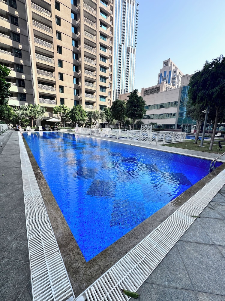 SIMPLY COMFORT Luxury Burj Khalifa & Fountain View Apartments Steps to Dubai Mall