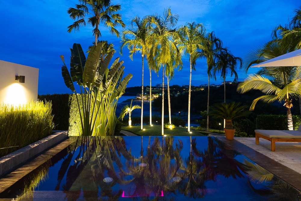 The Surf-point Condo by Acomodo Riomar