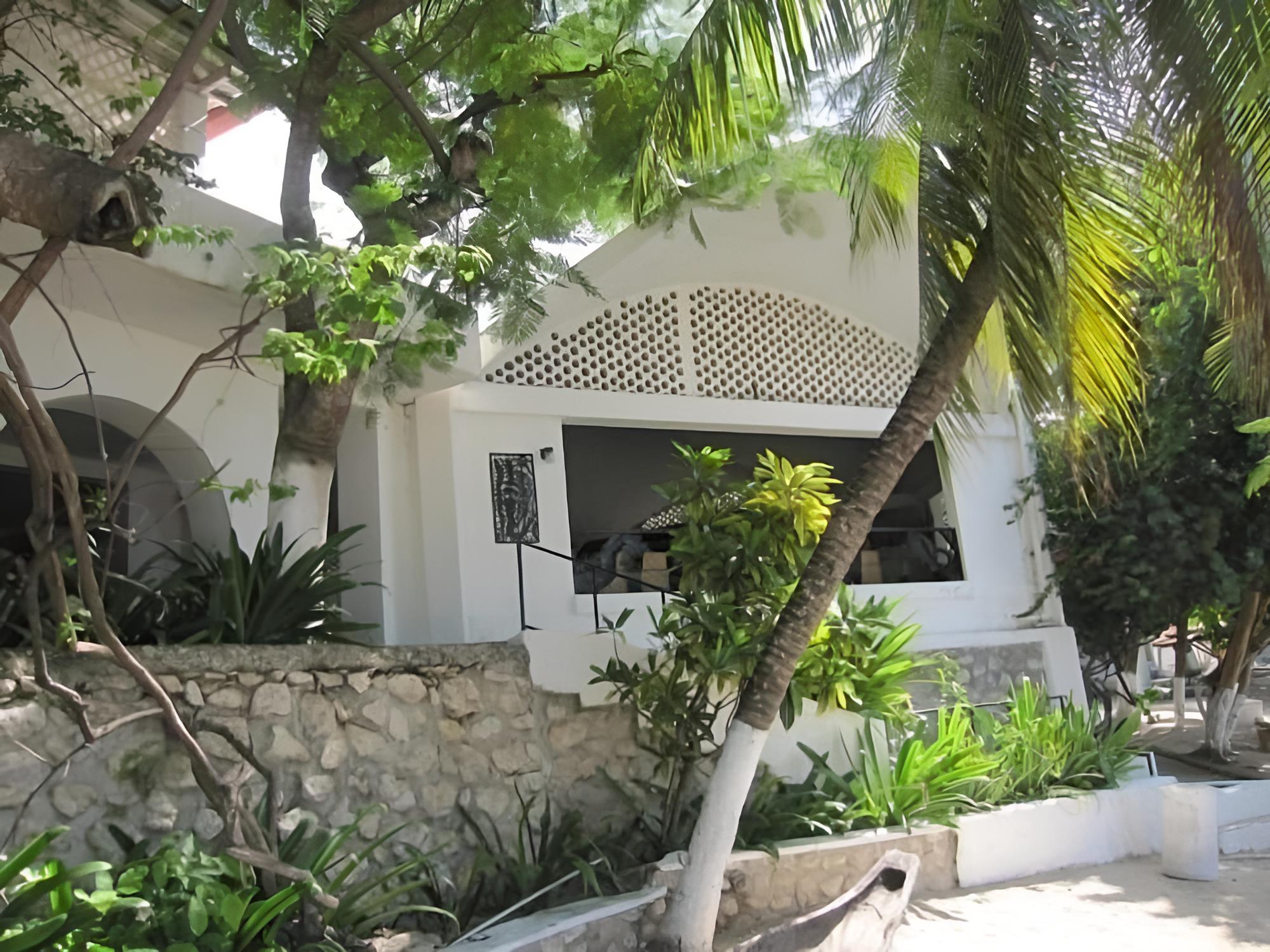 Ouanga Bay Beach Hotel