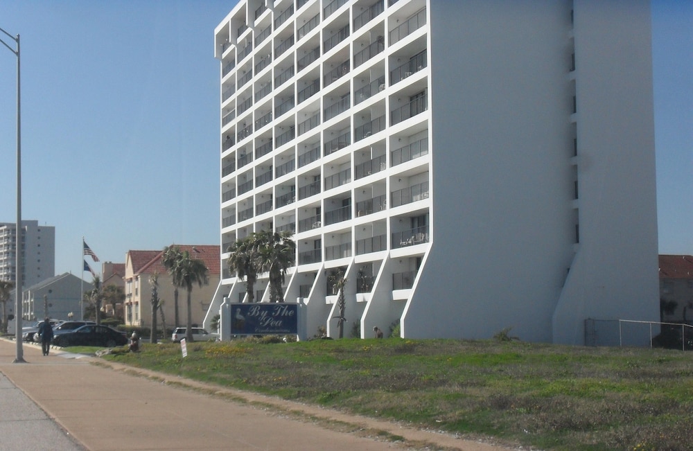 By The Sea Gulf View Deluxe Condo