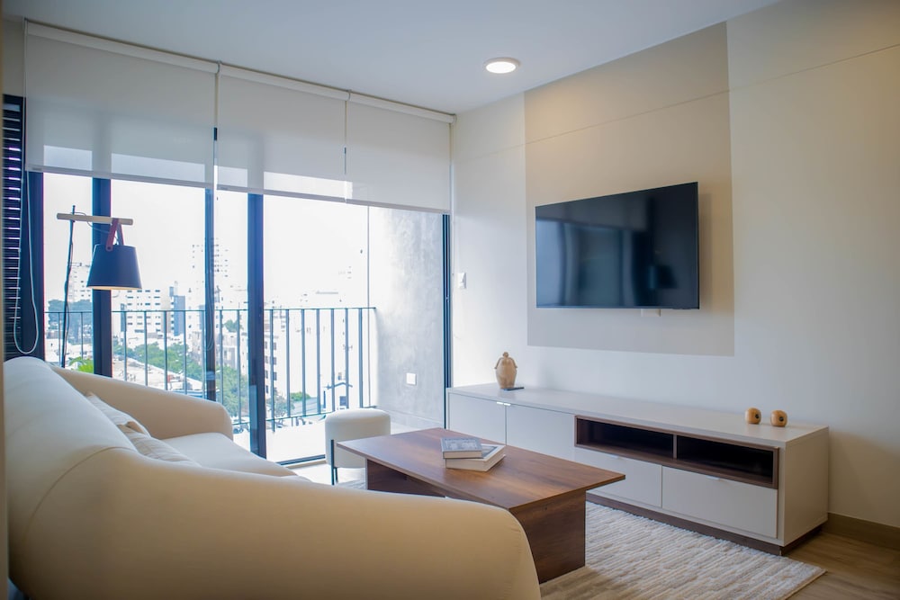 w Majestic 1BR w Modern Pool in Miraflores